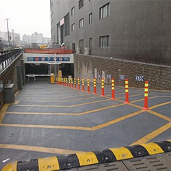 Suggestions on traffic planning for parking lot entrances and ramps